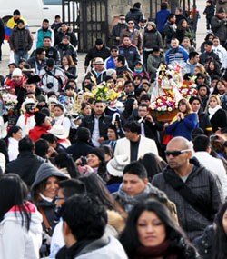 Familias de Ecuador honran a la Virgen del Quinche en Torreciudad

