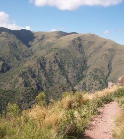 Cierran los accesos al cerro argentino de Uritorco ante el temor a un suicidio espiritual masivo