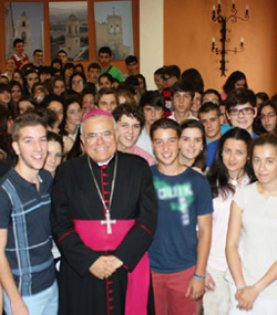La Junta de Andalucía arremete contra el obispo de Córdoba por visitar colegios