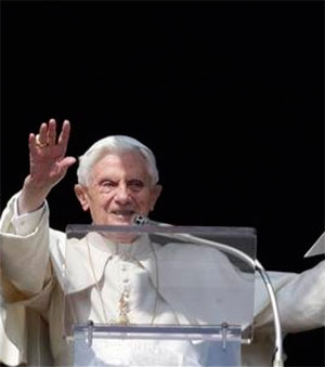 El Papa pide ante ms de 100.000 fieles que recen por su sucesor y por l