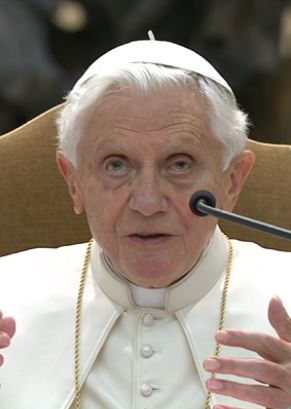 Aunque est oculto al mundo, siempre estar cerca de todos vosotros y estoy seguro de que vosotros tambin lo estaris de m