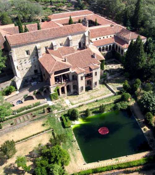 Los tres obispos de Extremadura bendicen la restauracin de la vida contemplativa en Yuste