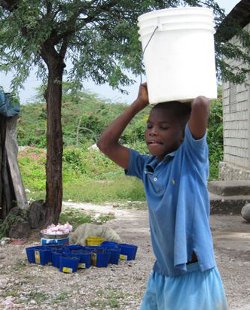 785 millones de personas no tienen fcil acceso a agua potable