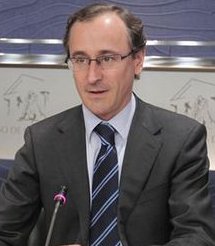 España: el ministro de Sanidad cree que es mejor que los padres acompañen a sus hijas a abortar