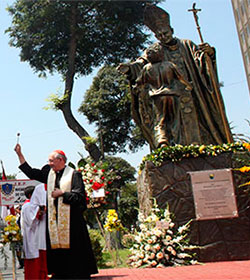 El Cardenal Juan Luis Cipriani bendijo la imagen del Beato Juan Pablo II