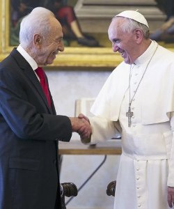 Simón Peres invita al Papa a visitar Jesusalén