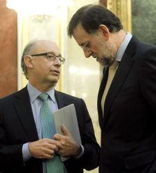 España: el Ministro de Hacienda defiende el informe que equipara las donaciones al Partido Popular con las de Cáritas