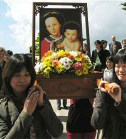 La policía rodea un pueblo católico en China para impedir una procesión