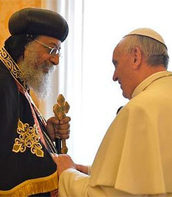 Francisco reza con el «Papa copto» y confirma el deseo de unidad