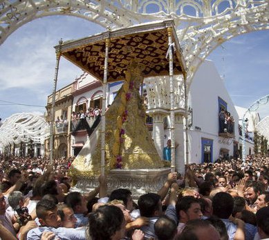 600.000 personas en la procesin de la Virgen del Roco en Almonte
