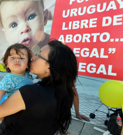 Uruguay: los ciudadanos deciden hoy si habr referndum contra ley del aborto