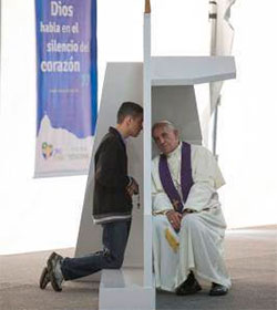 La feria de las vocaciones atrae a penitentes y todo tipo de jvenes