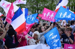 Profesionales por la tica convoca una sentada pacfica ante la embajada de Francia en Espaa
