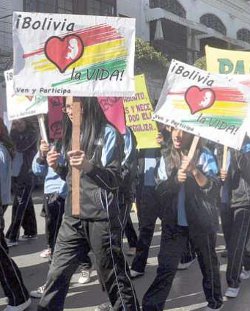 Miles de bolivianos se manifiestan en contra de la despenalizacin del aborto