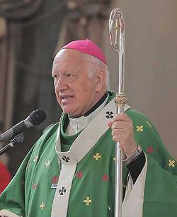 Mons. Ezzati oficia una Misa de desagravio en la Catedral de Santiago de Chile