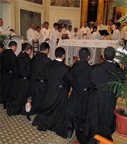 La Orden de Agustinos Recoletos recibe a 31 novicios y ordena a 16 jóvenes religiosos