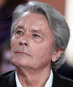 Alain Delon cree que la homosexualidad es contra natura pero no se opone a que gays y lesbianas se casen