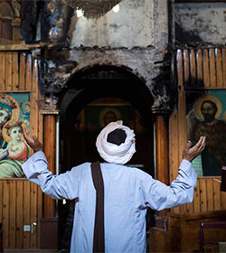 Egipto: condenan a cadena perpetua a 71 personas por incendiar una iglesia