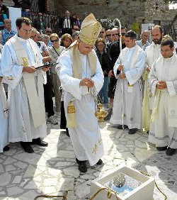 El obispo de Almera coloca la primera piedra de la nueva ermita del Santuario de Monteagud