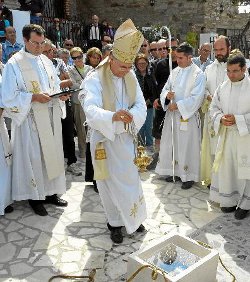 El obispo de Almería coloca la primera piedra de la nueva ermita del Santuario de Monteagud