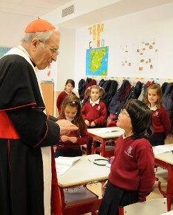 El colegio Edith Stein promueve que sus alumnos se vistan de santos el da en que todo el mundo celebra Halloween