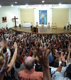 Casi 5.000 «iglesias» compiten por la fe de los colombianos
