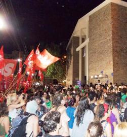 Argentina: Abortistas autoconvocadas agreden a catlicos frente a la Catedral de San Juan de Cuyo