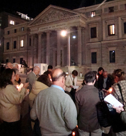 Derecho a Vivir protagoniza una vigilia silenciosa a favor del no nacido junto al Congreso