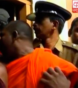 Identifican a ocho monjes budistas entre los que atacaron dos templos protestantes en Sri Lanka
