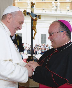 El Papa pidió a Mons. Scicluna que hablara contra la adopción de niños por parejas homosexuales en Malta