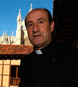 El leonés Jesús Fernández pide «no olvidar» a los necesitados en su ordenación como nuevo obispo auxiliar de Santiago