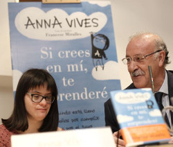 Se presenta el primer libro de Anna Vives, diseñadora tipográfica con Síndrome de Down