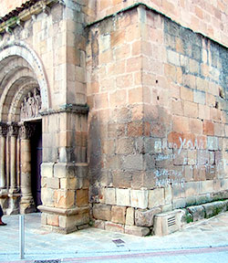 Identificados los autores de las pintadas en tres iglesias y otros edificios de Soria