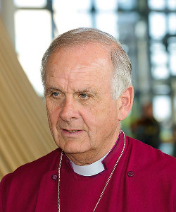 El arzobispo anglicano de Gales presume de casar a divorciados y pide bendecir uniones homosexuales
