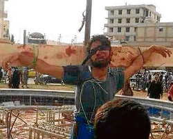 Al Qaeda usa en Siria la crucifixión pública como forma de «castigo»