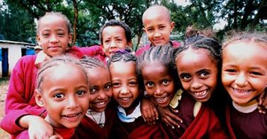 Etiopía: niños se convierten en pequeños misioneros y reparten Biblias en lengua oromo