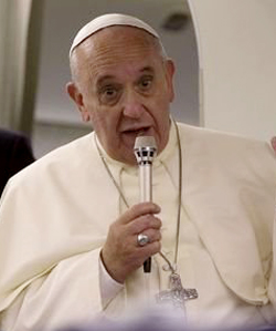 Papa Francisco: «el celibato es una regla de vida, que yo aprecio mucho y creo que es un regalo para la Iglesia»