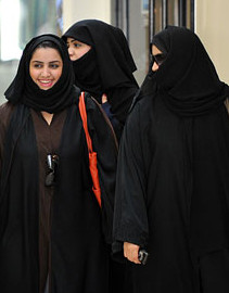 Arabia Saud: la Polica Religiosa detiene a un grupo de jvenes por celebrar una fiesta de graduacin mixta