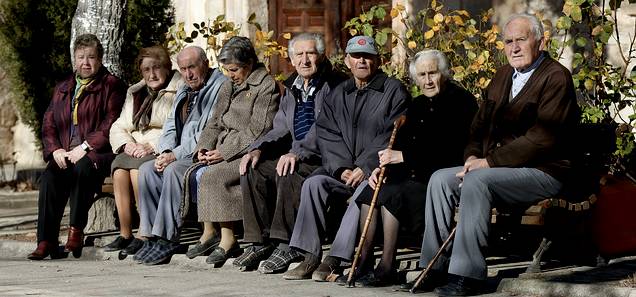España, camino del abismo demográfico con población decreciente y mucho más anciana