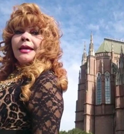 La Tigresa del Oriente graba un vdeo obsceno en la Catedral de La Plata
