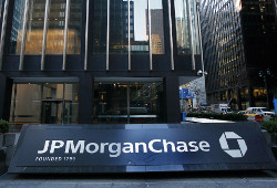 El banco JP Morgan Chase pregunta a sus empleados si apoyan al lobby gay
