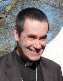 Francia: Mons. Habert exhorta a sus fieles a combatir pblicamente las leyes inicuas de ingeniera social 