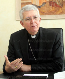 El obispo de Grenoble advierte que legalizar los vientres de alquiler es volver a la esclavitud