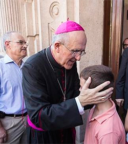 Monseor Carlos Osoro: Os invito a todos a vivir juntos dejndonos abrazar por el amor de Dios