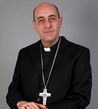 El arzobispo rector de la UCA acusa a prelados «fanáticos» de usar un tono agresivo, irritado y amenazante