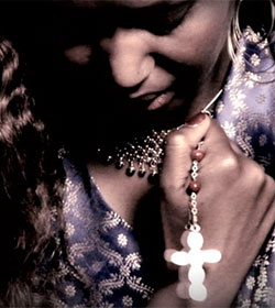 «Ese rosario fue mi pilar, lo que me salvó de ser violada y asesinada»
