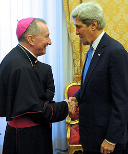 Kerry manifiesta al cardenal Parolin su apoyo al posible cierre de la cárcel de Guantánamo
