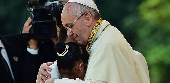 El testimonio de la niña filipina Glyzelle Palomar conmueve al Papa y al mundo