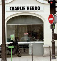 Una revista jesuita francesa publica vietas contra el catolicismo de Charlie Hebdo