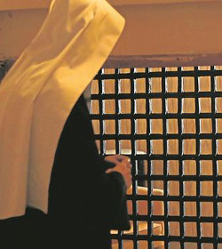 Media docena de monjas argentinas rescatan del olvido un convento de Madrid